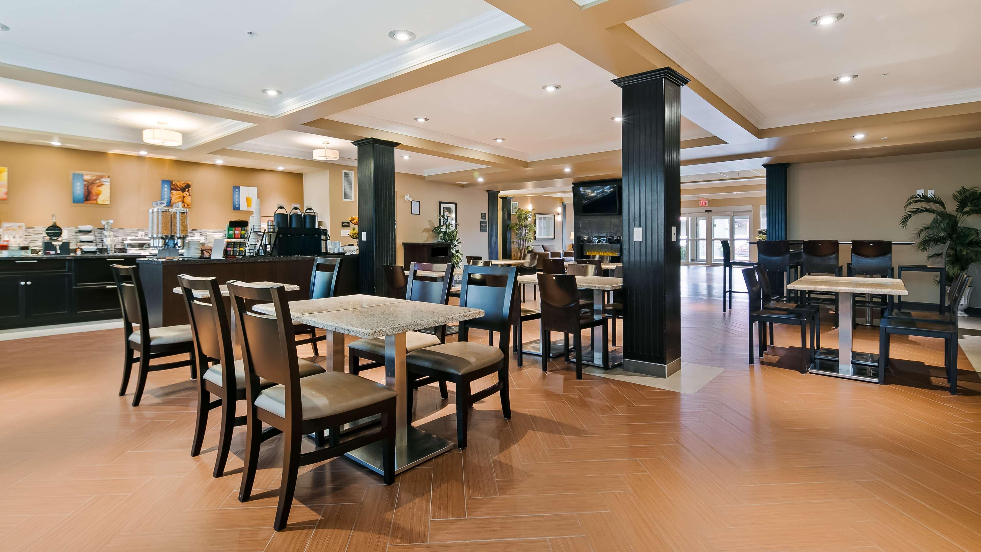 Best Western Plus Peace River Hotel & Suites Exterior photo