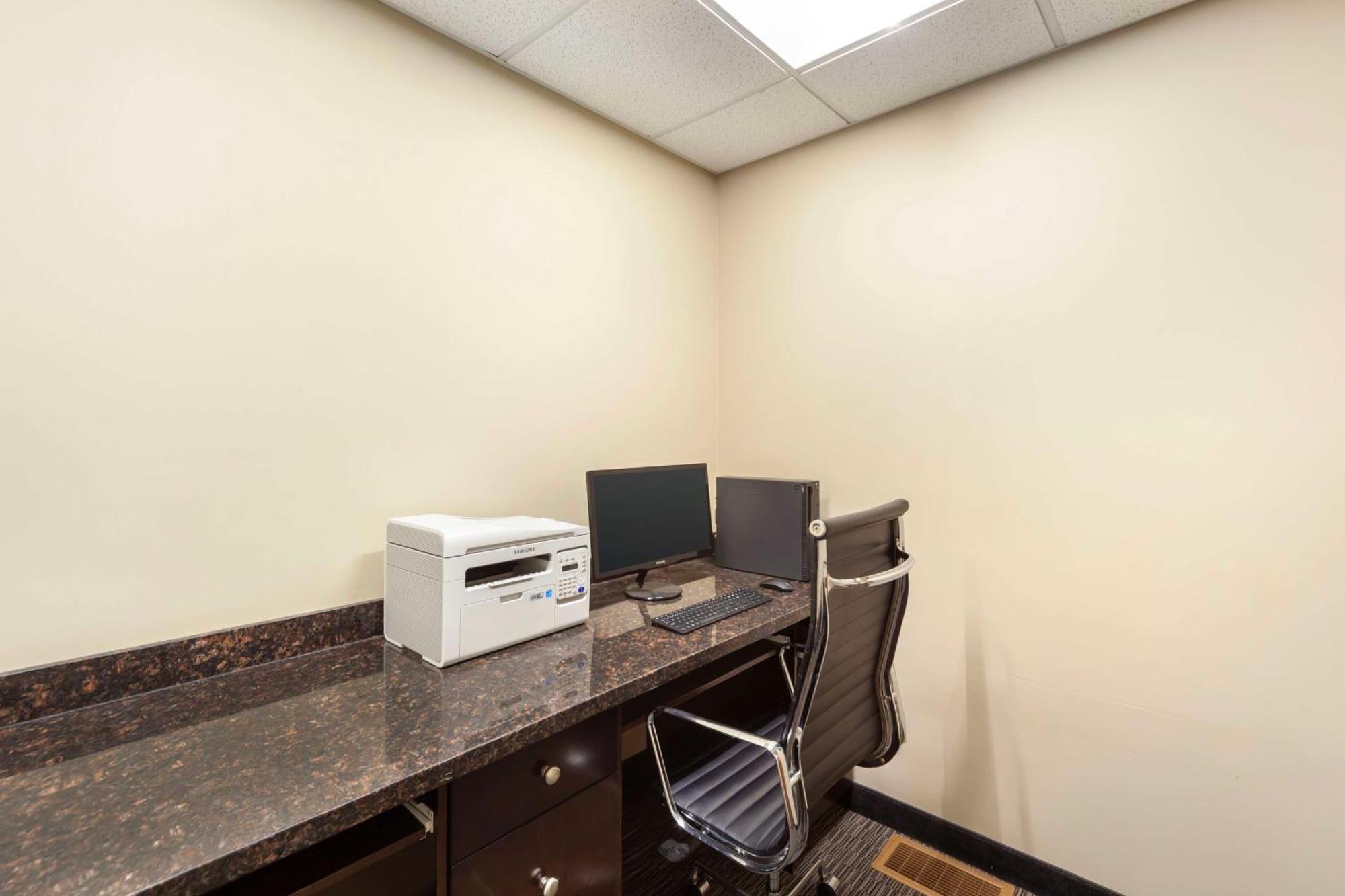 Best Western Plus Peace River Hotel & Suites Exterior photo