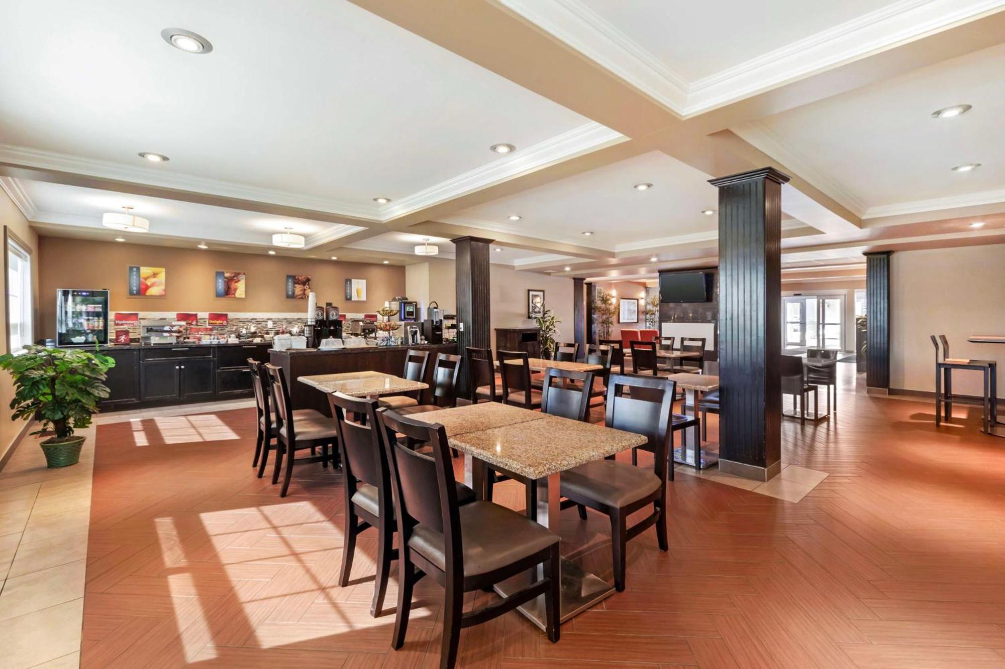 Best Western Plus Peace River Hotel & Suites Exterior photo
