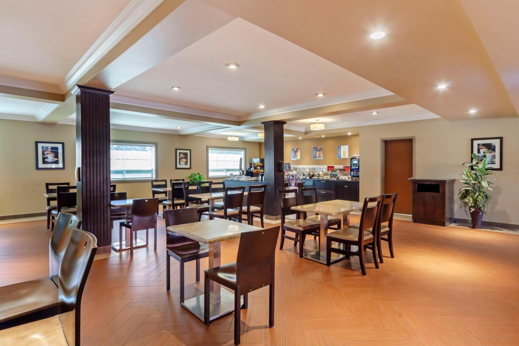 Best Western Plus Peace River Hotel & Suites Exterior photo