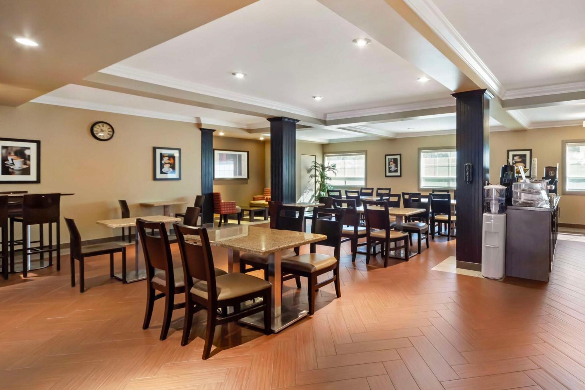 Best Western Plus Peace River Hotel & Suites Exterior photo