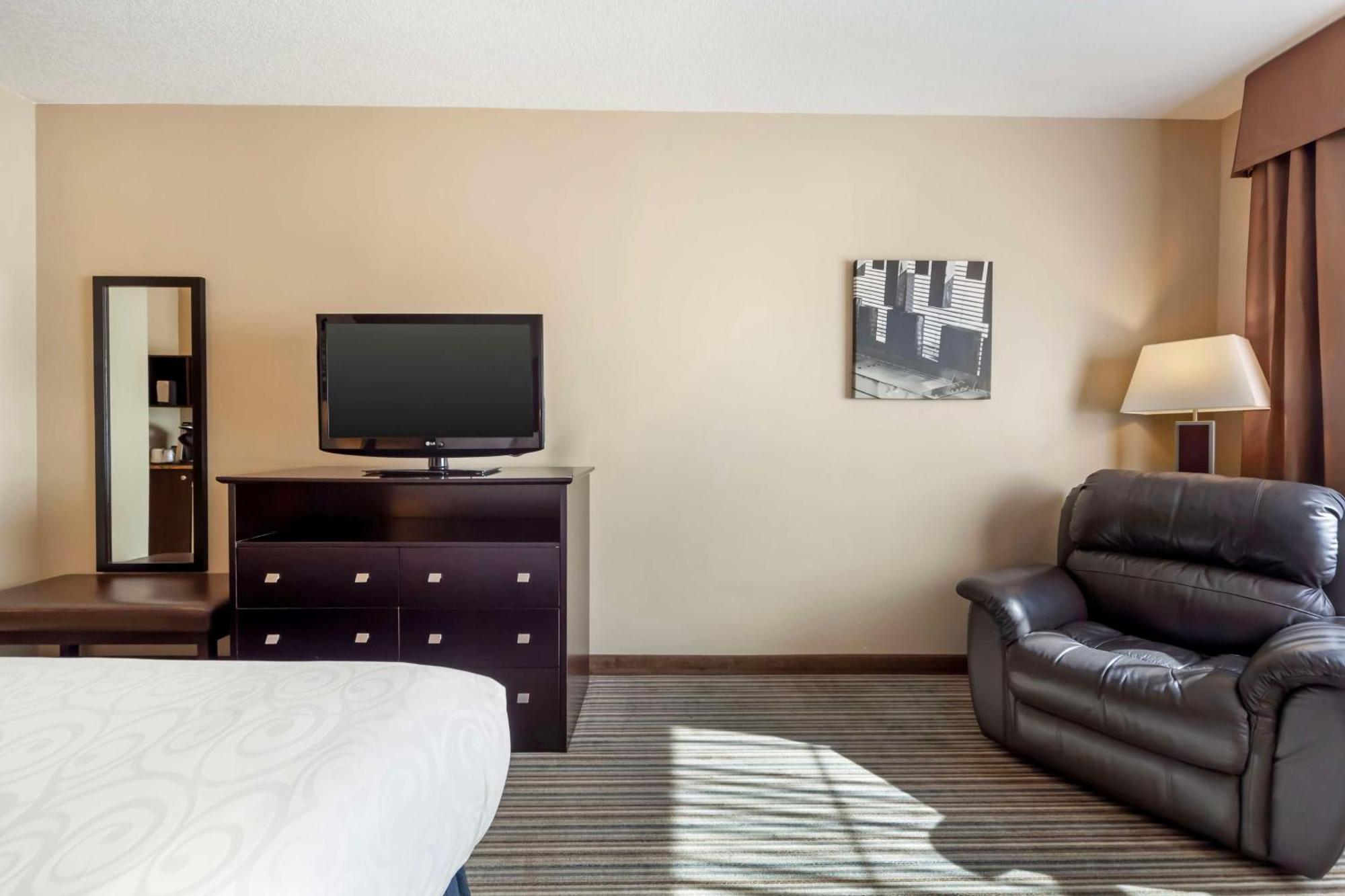 Best Western Plus Peace River Hotel & Suites Exterior photo