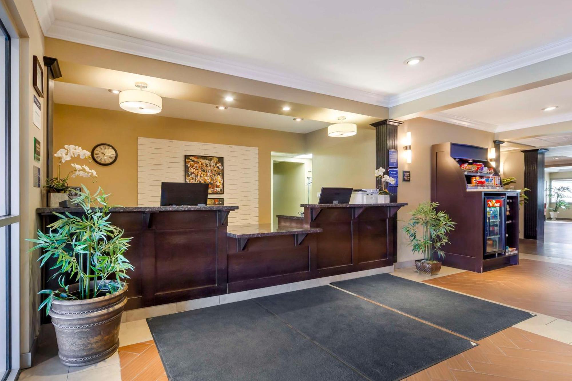 Best Western Plus Peace River Hotel & Suites Exterior photo